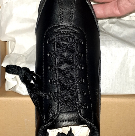 Sneakers - Picture 1 of 4
